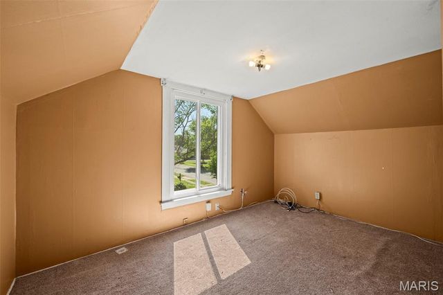 7025 Julian Avenue, University City, MO 63130