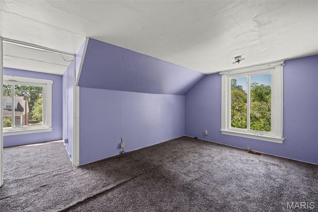 7025 Julian Avenue, University City, MO 63130
