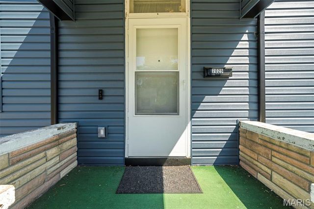 7025 Julian Avenue, University City, MO 63130