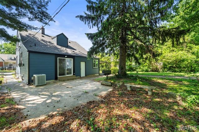 7025 Julian Avenue, University City, MO 63130