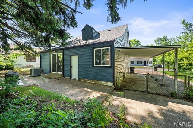 7025 Julian Avenue, University City, MO 63130
