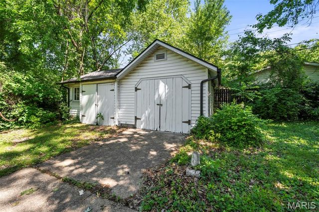 7025 Julian Avenue, University City, MO 63130