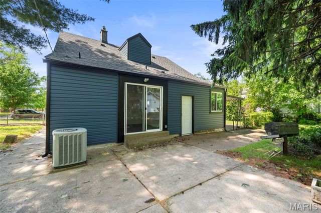 7025 Julian Avenue, University City, MO 63130