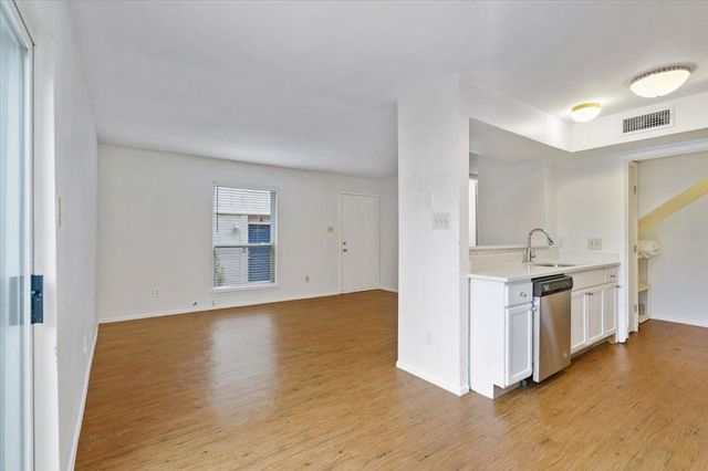 1313 Southport DR D, Austin, TX 78704