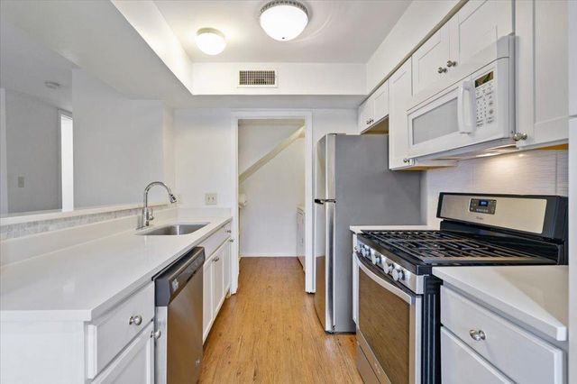 1313 Southport DR D, Austin, TX 78704