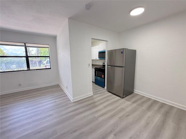 333 NW 2nd Ave 6, Hallandale Beach, FL 33009