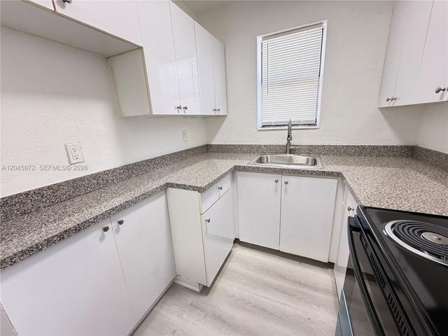 333 NW 2nd Ave 6, Hallandale Beach, FL 33009