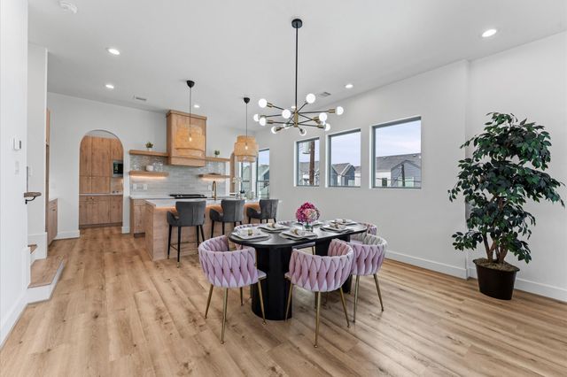 1122 W 17th Street C, Houston, TX 77008