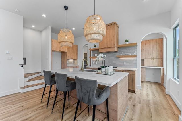 1122 W 17th Street C, Houston, TX 77008