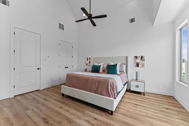 1122 W 17th Street C, Houston, TX 77008