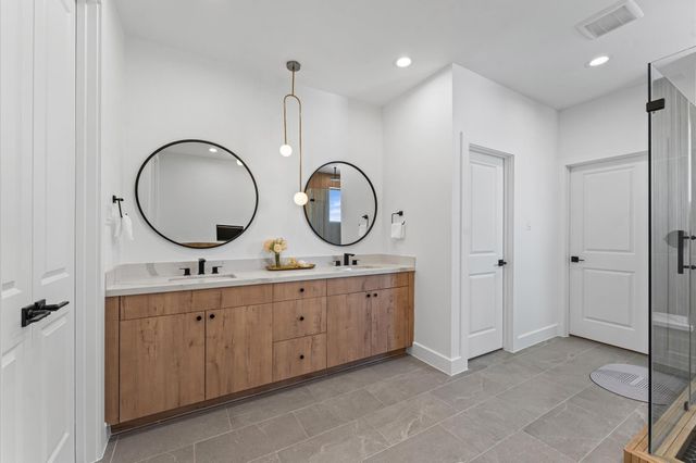 1122 W 17th Street C, Houston, TX 77008