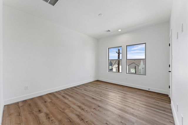 1122 W 17th Street C, Houston, TX 77008