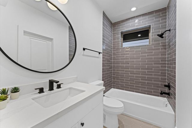 1122 W 17th Street C, Houston, TX 77008