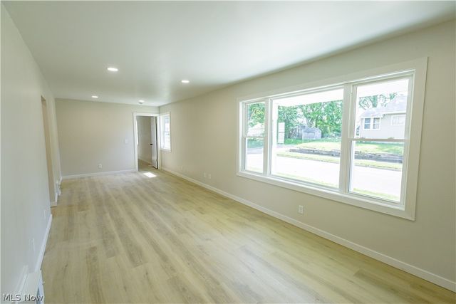 943 Erskine Avenue, Akron, OH 44306