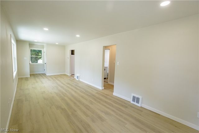 943 Erskine Avenue, Akron, OH 44306