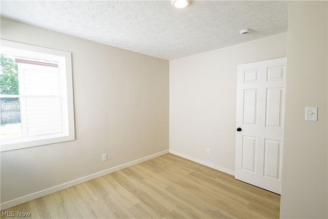 943 Erskine Avenue, Akron, OH 44306