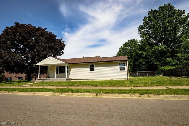 943 Erskine Avenue, Akron, OH 44306