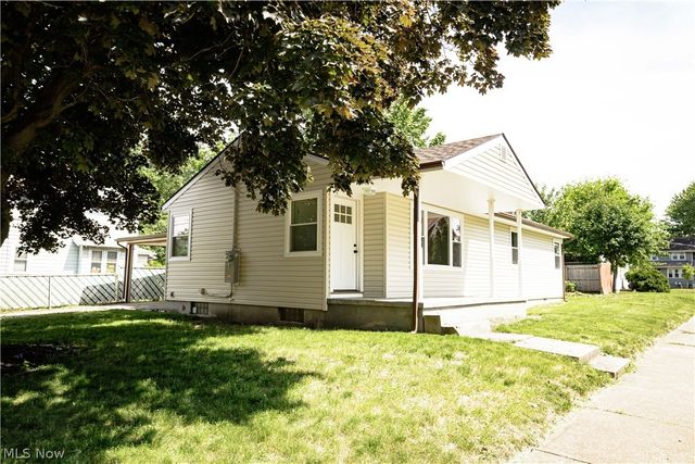 943 Erskine Avenue, Akron, OH 44306
