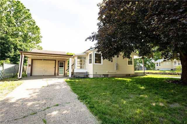 943 Erskine Avenue, Akron, OH 44306