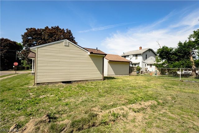 943 Erskine Avenue, Akron, OH 44306