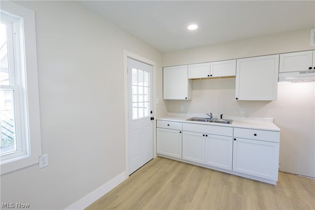 943 Erskine Avenue, Akron, OH 44306