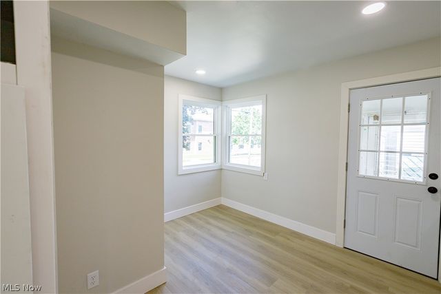 943 Erskine Avenue, Akron, OH 44306