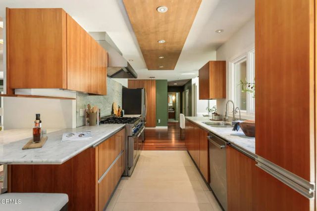 663 W California Boulevard, Pasadena, CA 91105