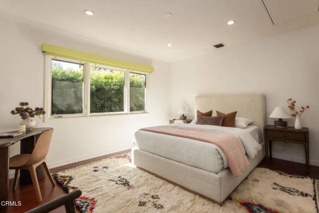 663 W California Boulevard, Pasadena, CA 91105
