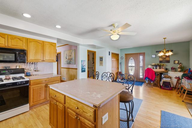 15960 Kenowa Avenue, Tyrone Twp, MI 49330