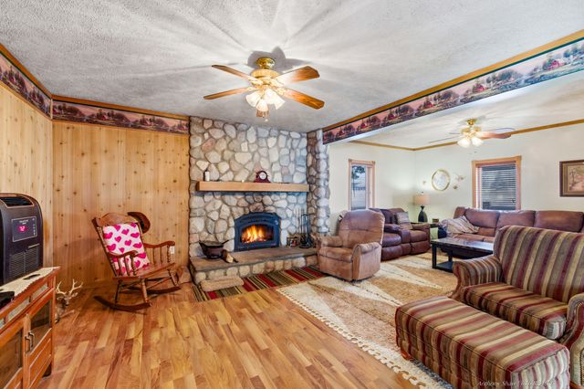 15960 Kenowa Avenue, Tyrone Twp, MI 49330