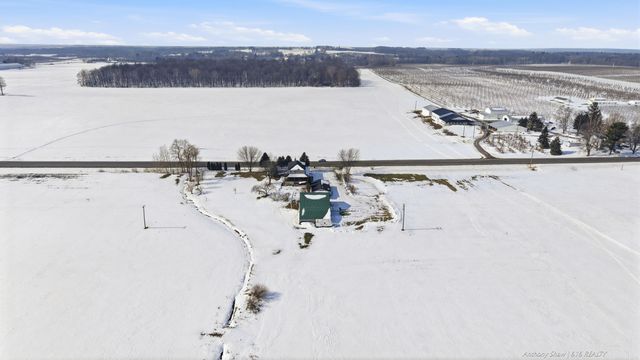 15960 Kenowa Avenue, Tyrone Twp, MI 49330