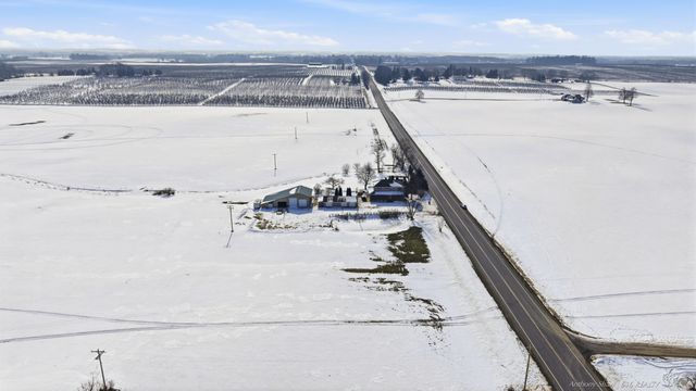 15960 Kenowa Avenue, Tyrone Twp, MI 49330