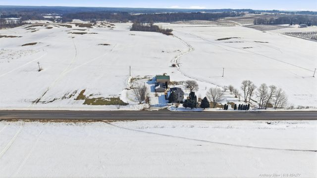 15960 Kenowa Avenue, Tyrone Twp, MI 49330