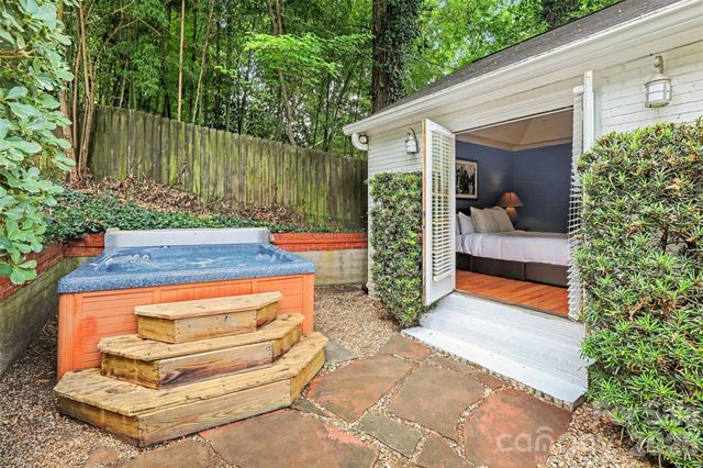 2001 Wood Dale Terrace, Charlotte, NC 28203