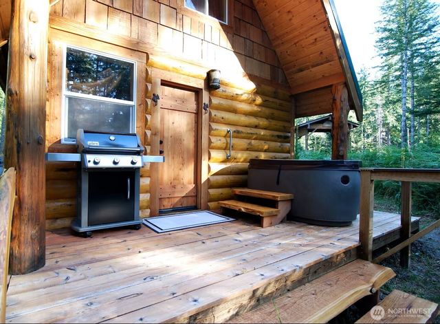 277 Skate Creek Road N, Ashford, WA 98304