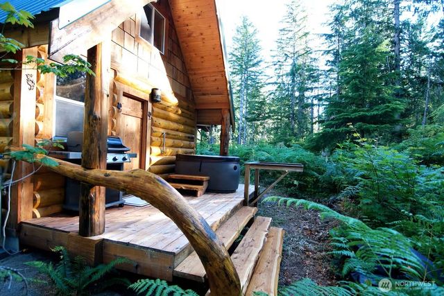 277 Skate Creek Road N, Ashford, WA 98304