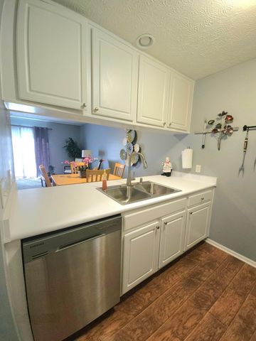 6773 Lagrange Drive, 59B, Canal Winchester, OH 43110
