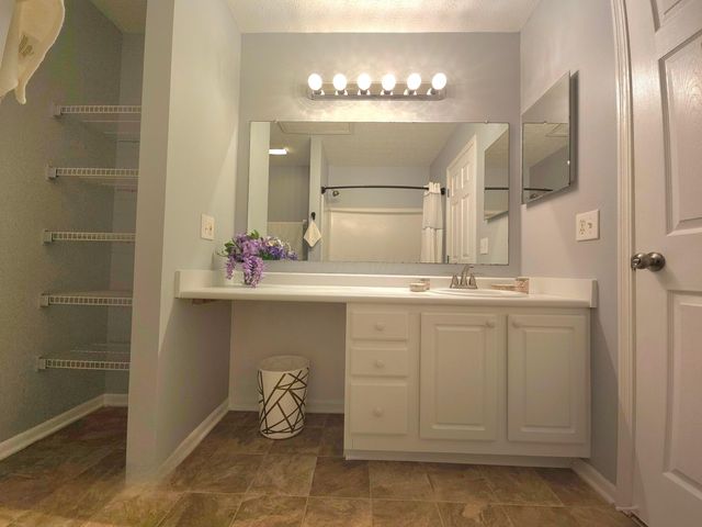 6773 Lagrange Drive, 59B, Canal Winchester, OH 43110