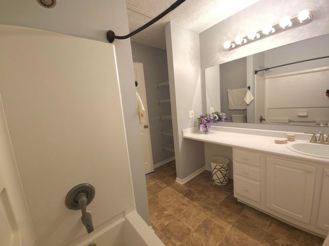 6773 Lagrange Drive, 59B, Canal Winchester, OH 43110