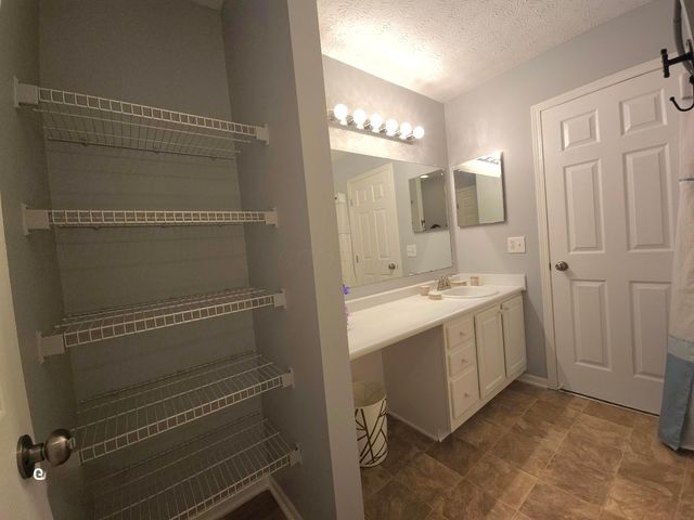 6773 Lagrange Drive, 59B, Canal Winchester, OH 43110