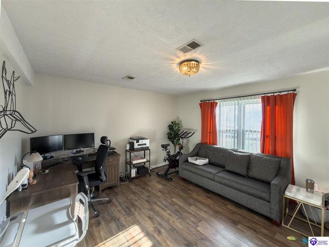 618 Oak Drive, Radcliff, KY 40160