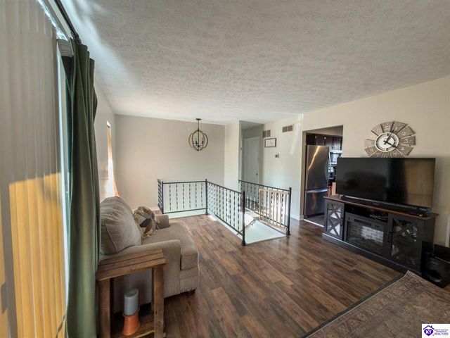 618 Oak Drive, Radcliff, KY 40160