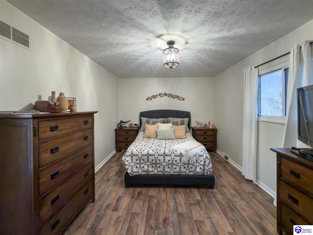 618 Oak Drive, Radcliff, KY 40160