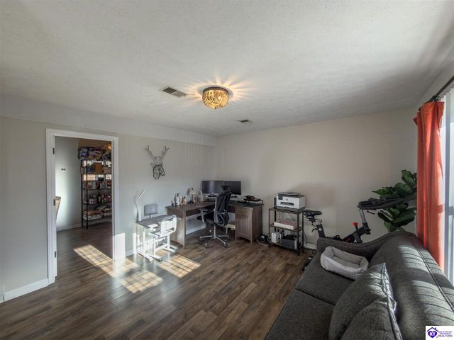 618 Oak Drive, Radcliff, KY 40160