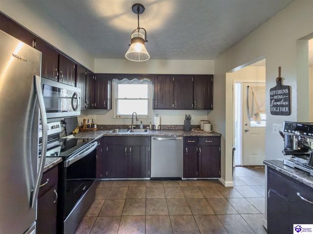 618 Oak Drive, Radcliff, KY 40160