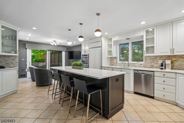 47 Cayuga Way, Millburn Twp., NJ 07078