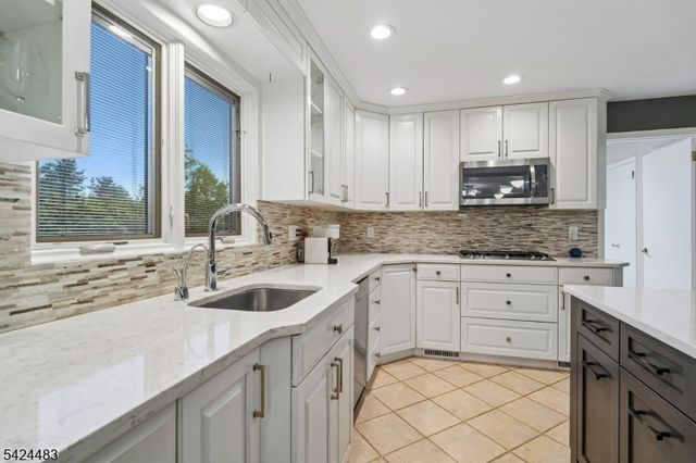 47 Cayuga Way, Millburn Twp., NJ 07078