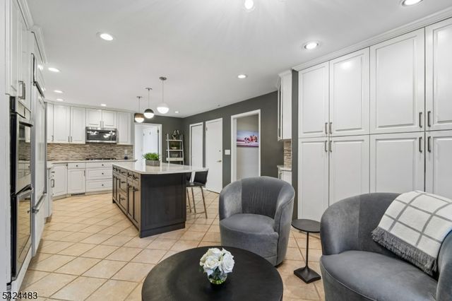 47 Cayuga Way, Millburn Twp., NJ 07078