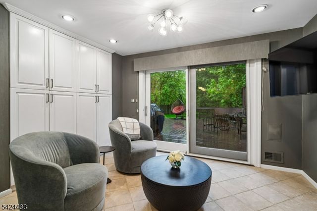 47 Cayuga Way, Millburn Twp., NJ 07078