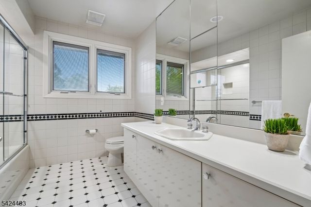 47 Cayuga Way, Millburn Twp., NJ 07078